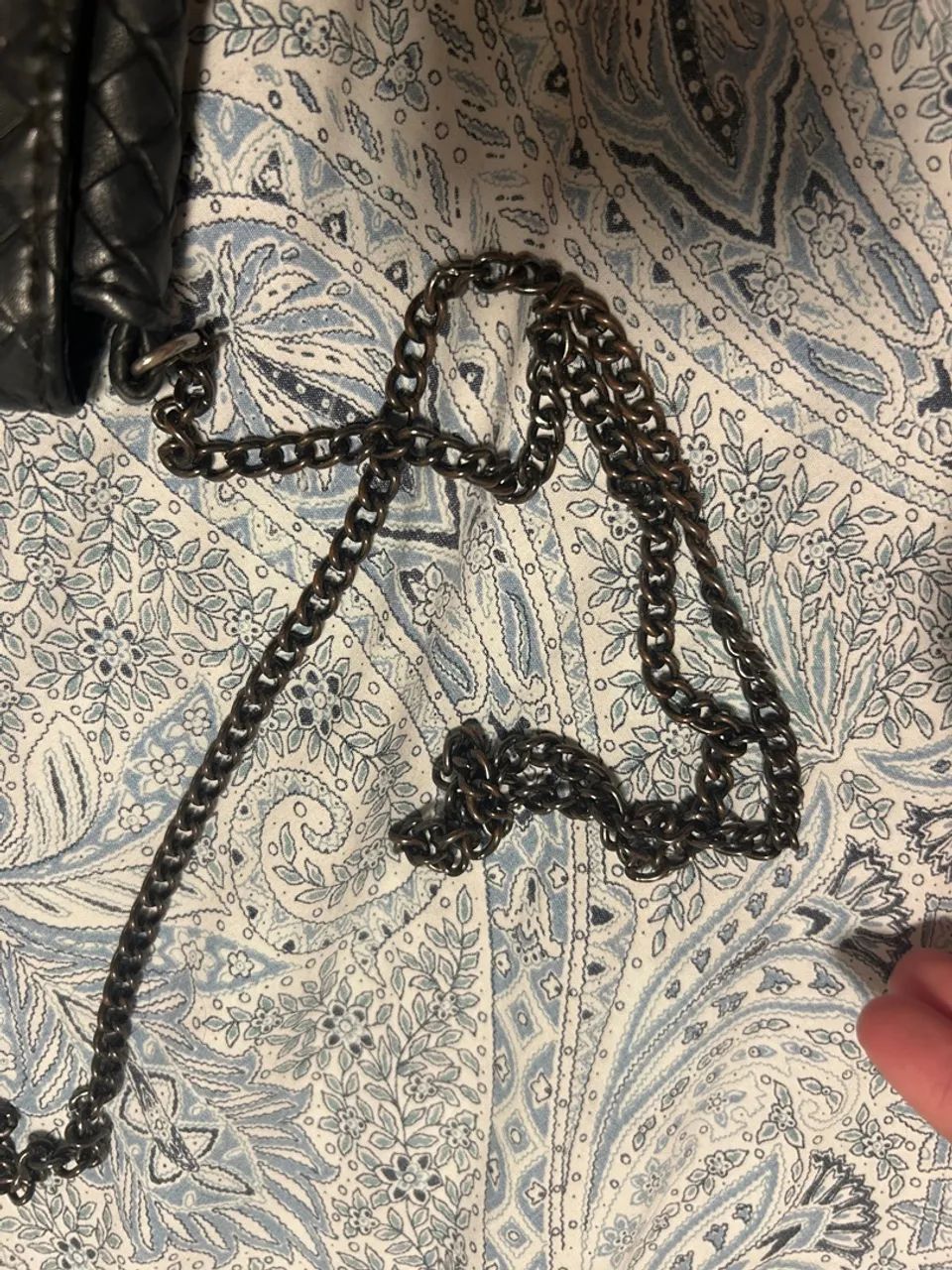 Bolsa preta com alça corrente preta  - Foto 2