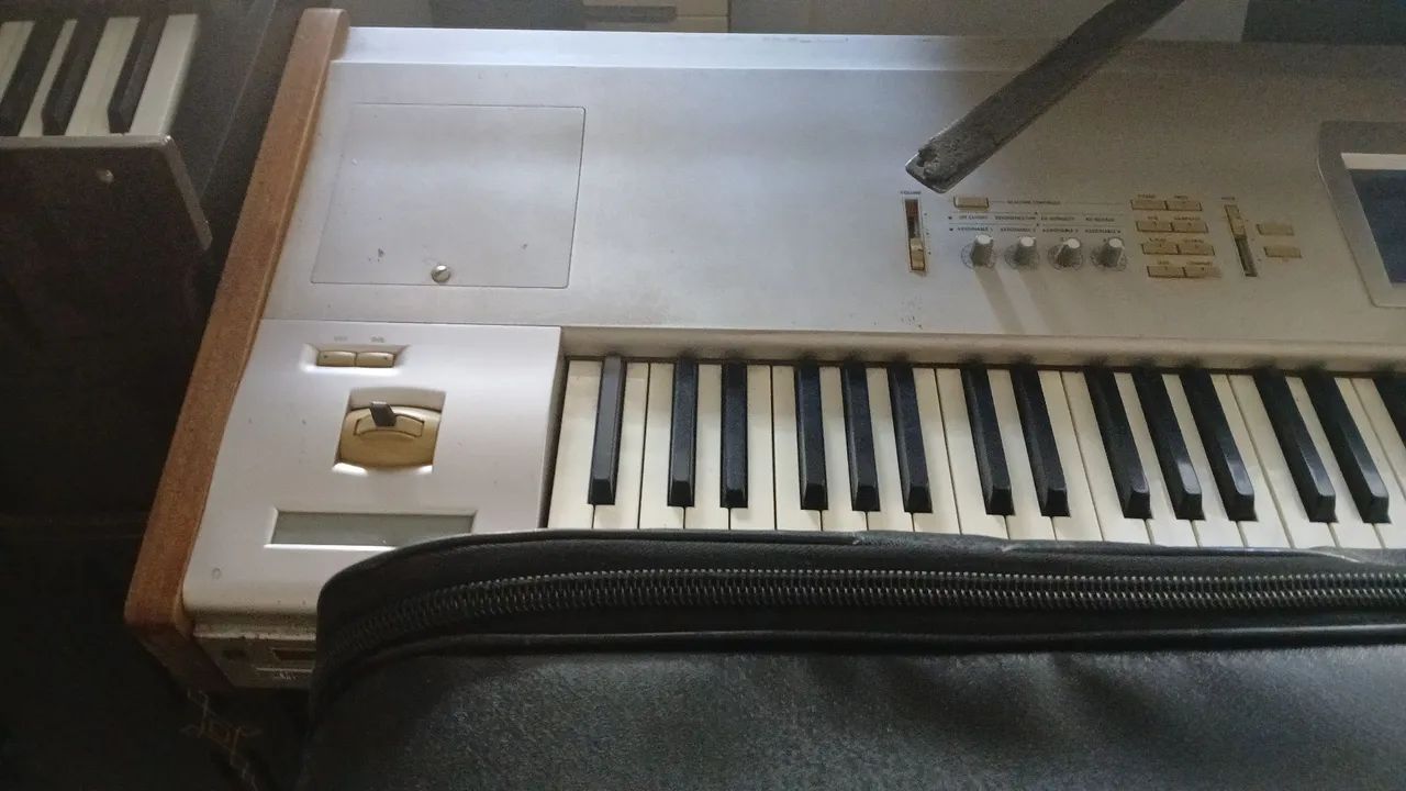 Teclado synth Triton studio88 