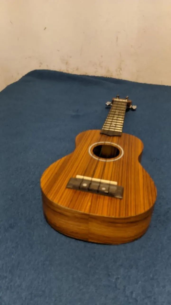 Ukulele pouco usado em otimo estado - Foto 2