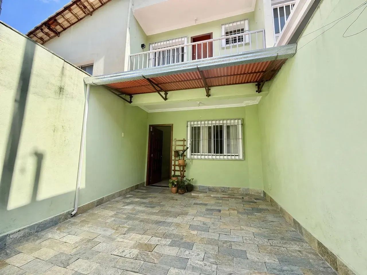 Casa com 02 quartos e 01 vaga - Jaqueline
