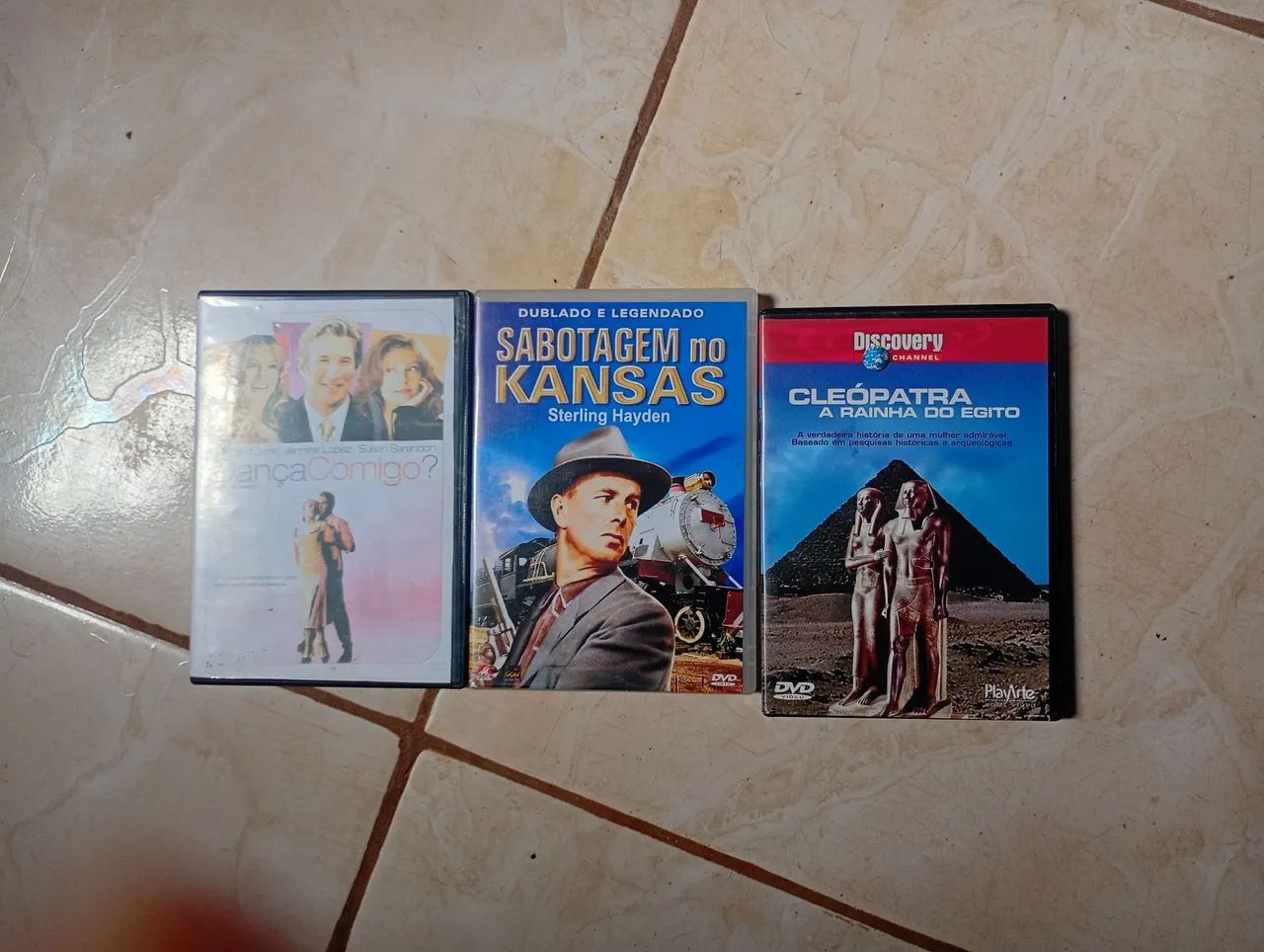Vendo vários DVDS original,,, preço a combinar,,filmes , música , documentários 