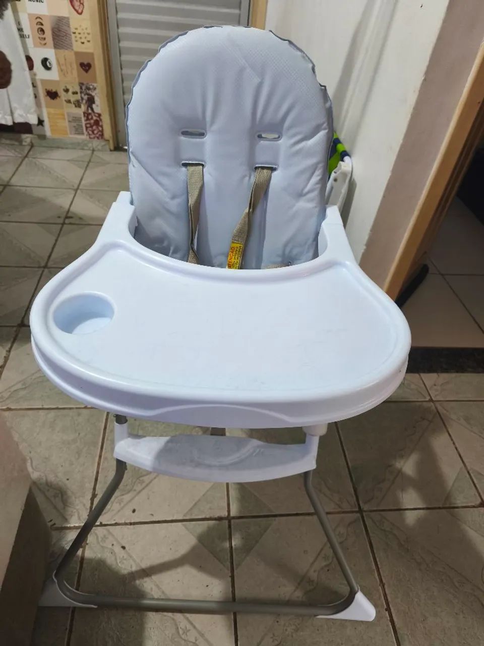 Cadeira de alimentação semi nova 
