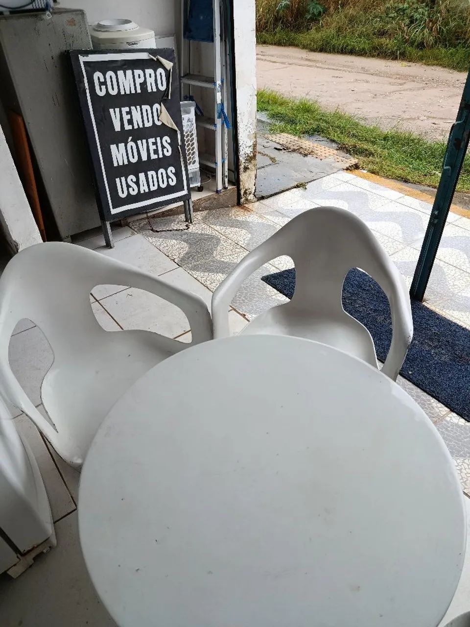 Mesa com 4 cadeiras de fibra vidro - Foto 4
