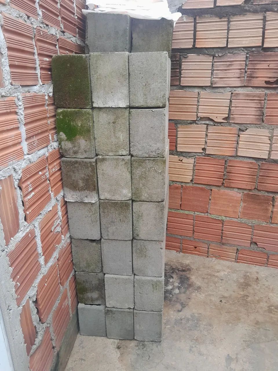 Blocos de cimento 150 reais 