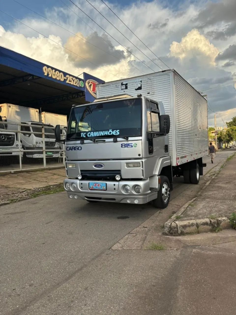 FORD CARGO 815 E BAÚ |  2010/2010