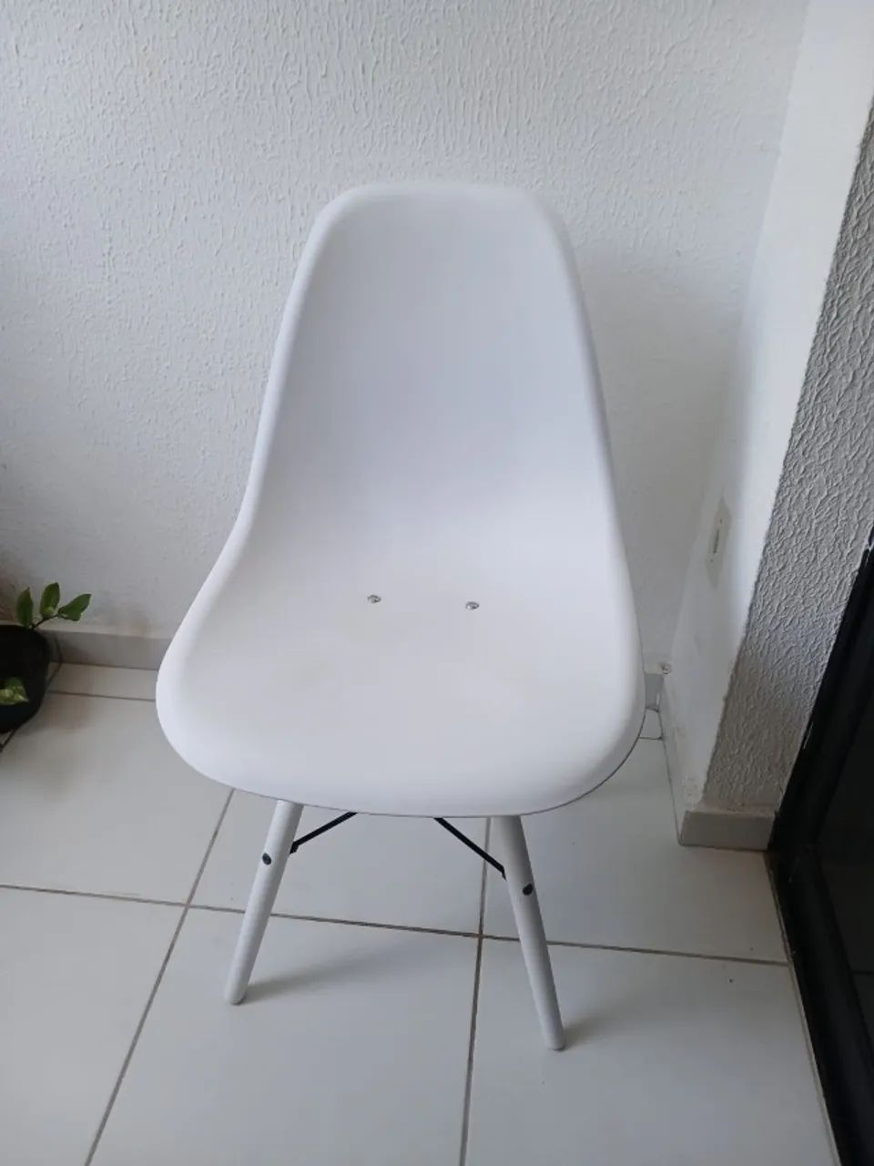kit de cadeiras de plástico branca - Foto 2