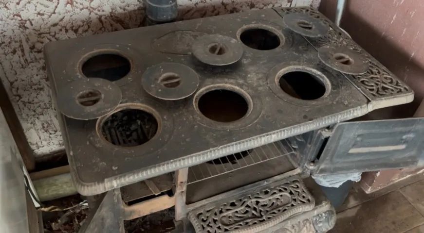 Fogão à Lenha Ferro Fundido com Chaminé - Foto 3