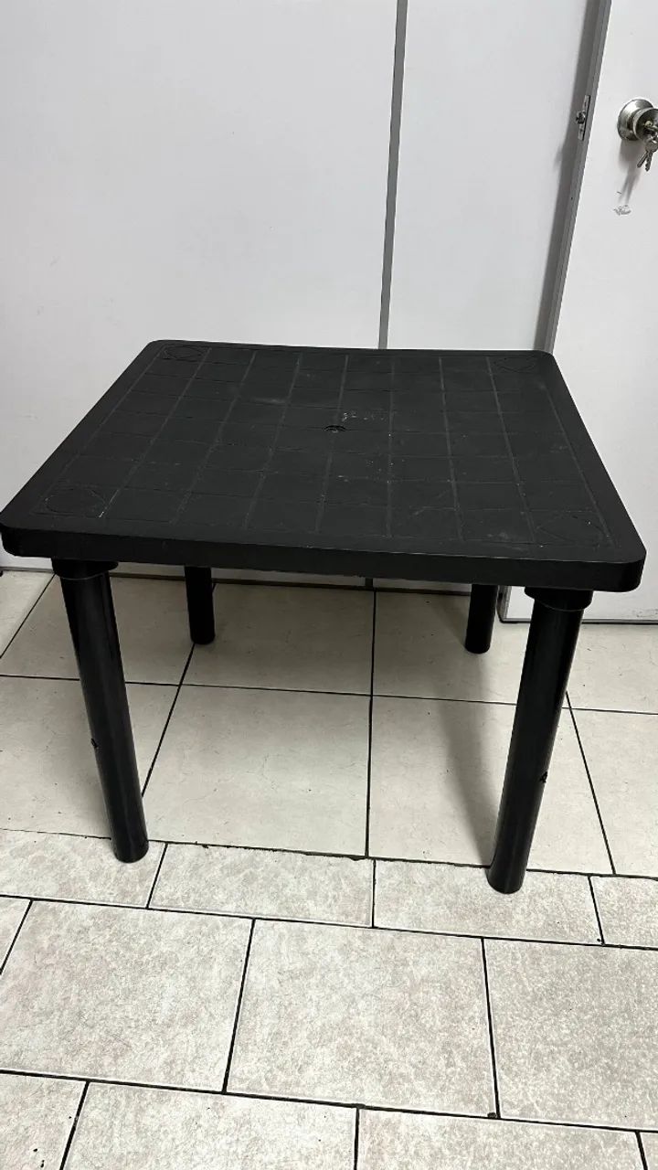 MESA PRETA DE PLASTICO RESISTENTE - Foto 3