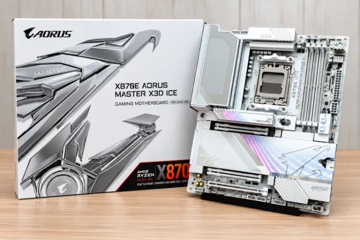 Placa Mãe Gigabyte X870E AORUS Master X3D ICE Socket AM5 / DDR5
