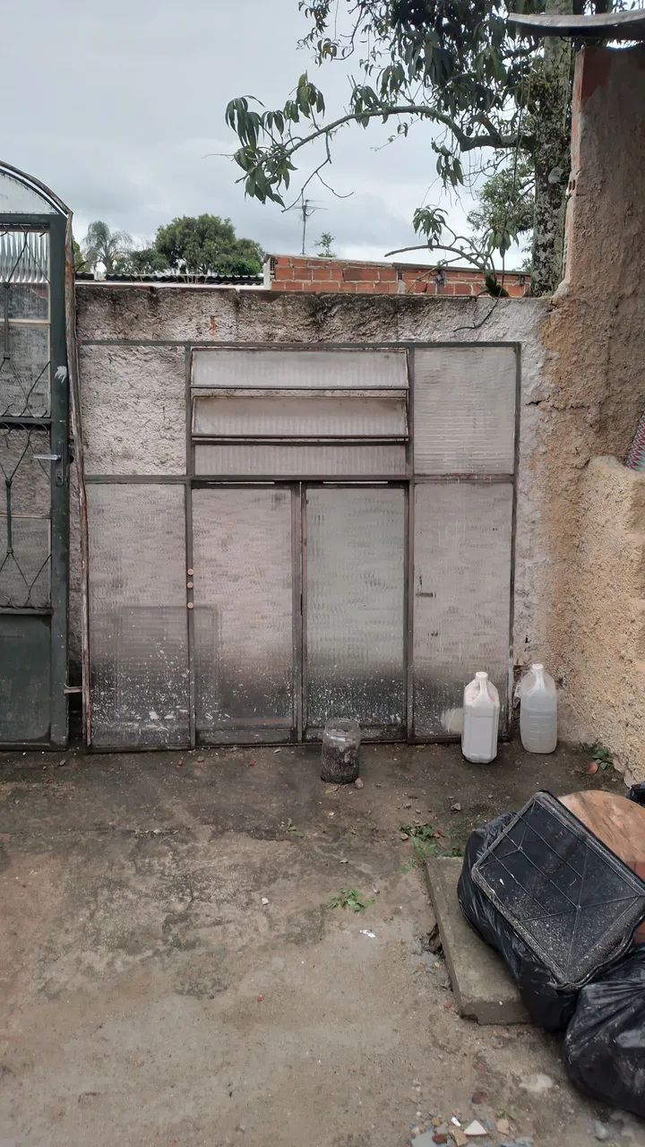 Partas e janelas.