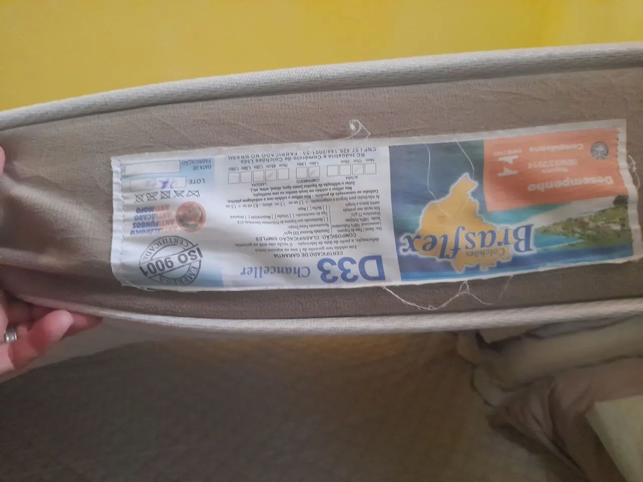 Vendo um colchão de solteiro d33 em bom estado de conservação  - Foto 3