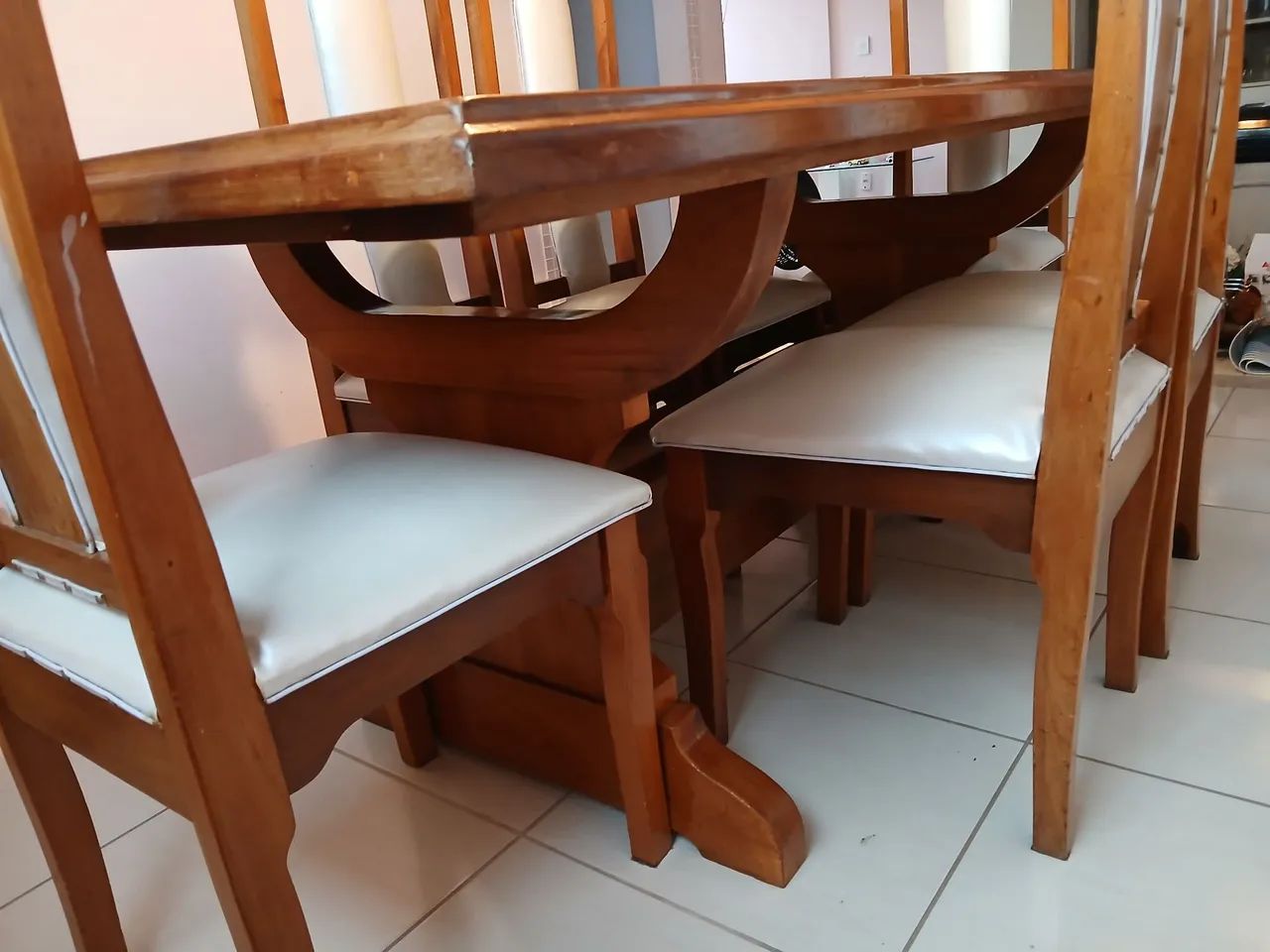 Mesa em  Madeira de Mogno C/6 Cadeiras Novas - Foto 5