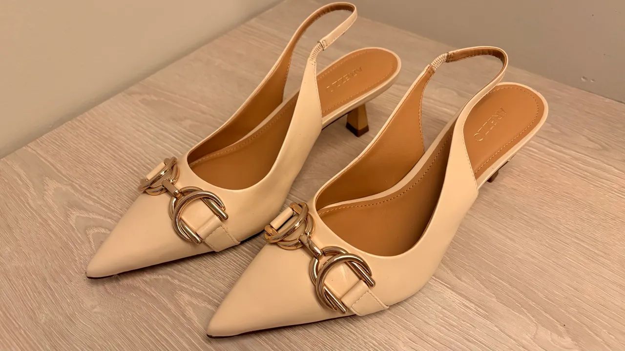 Scarpin off white  Arezzo 