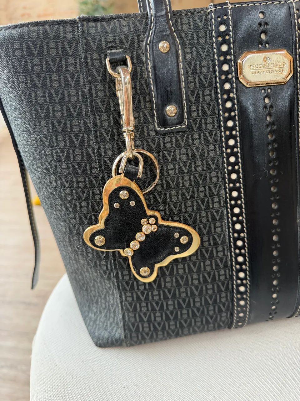 Bolsa Victor Hugo com chaveiro  - Foto 3
