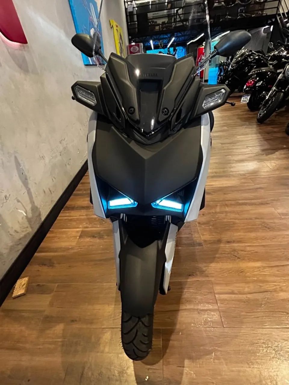 XMAX 250 CONNECTED 2025 - Foto 4