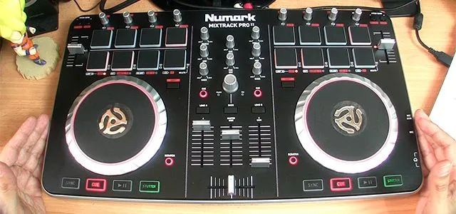 CONTROLADORA NUMARK MIXTRACK BARATO 