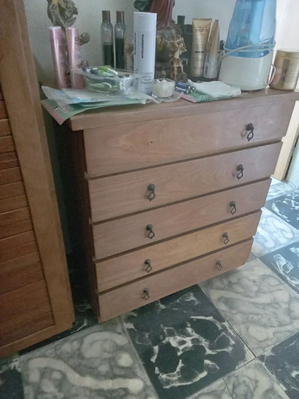Cômoda simples em madeira