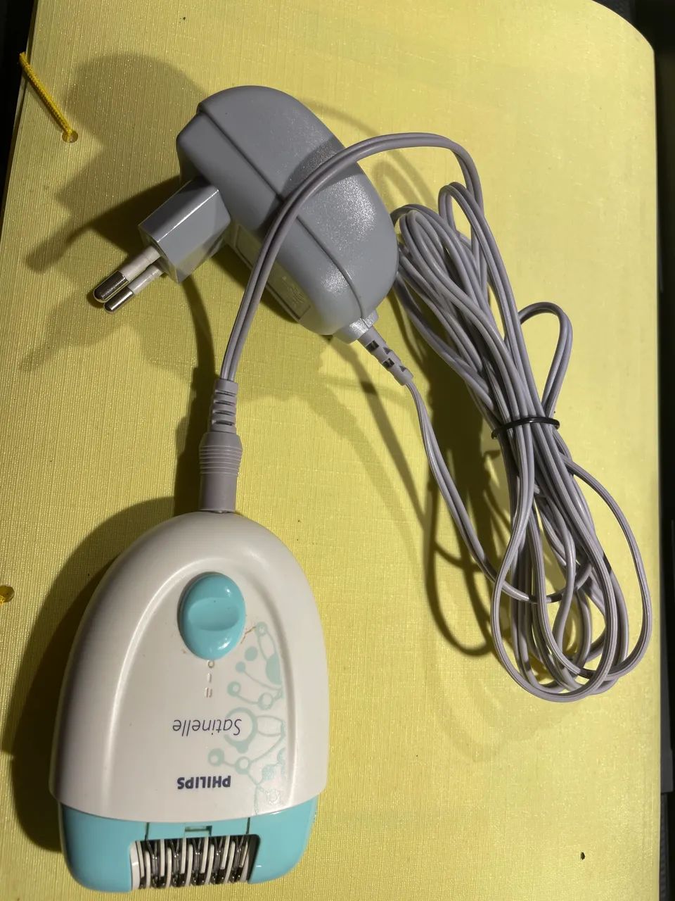 Philips Satinelle Electric Epilator - Dual Voltage with Power Supply