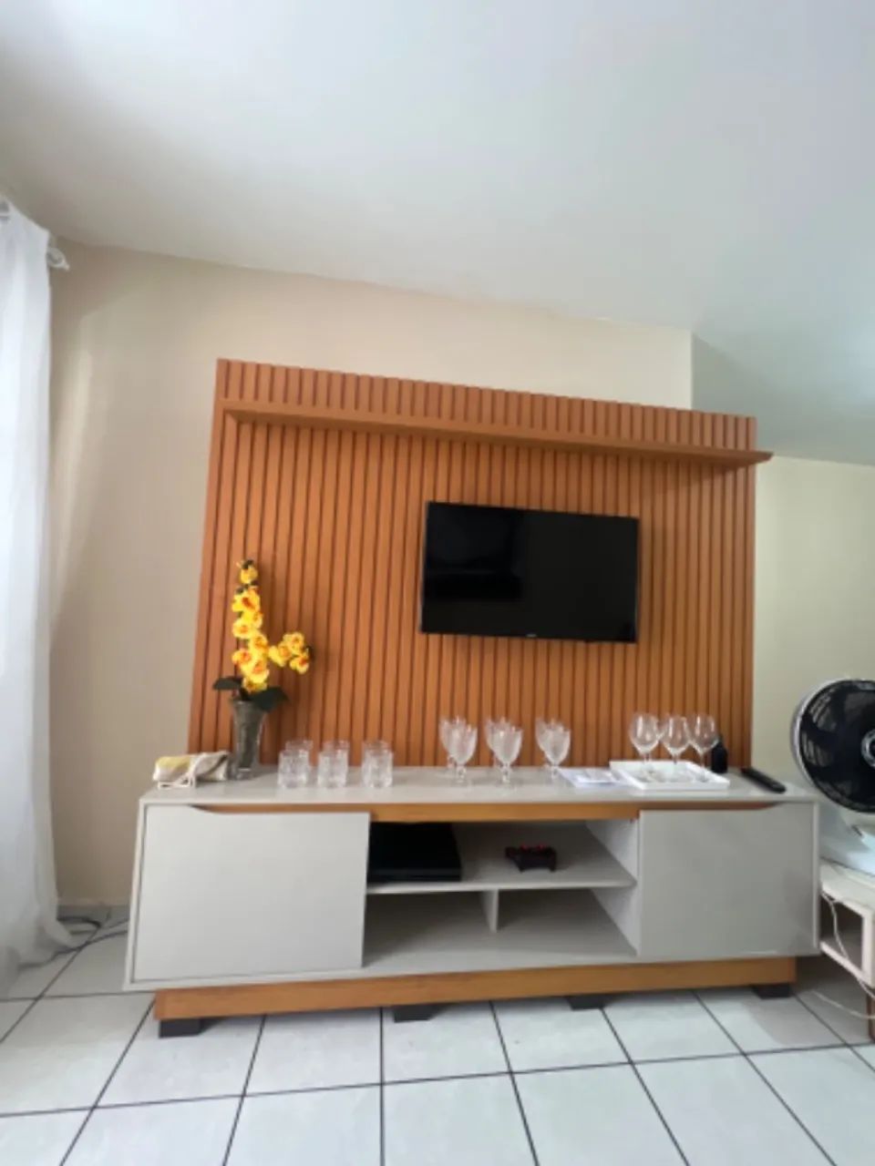     Painel Ripado com Rack para TV - Estilo Moderno - Foto 4