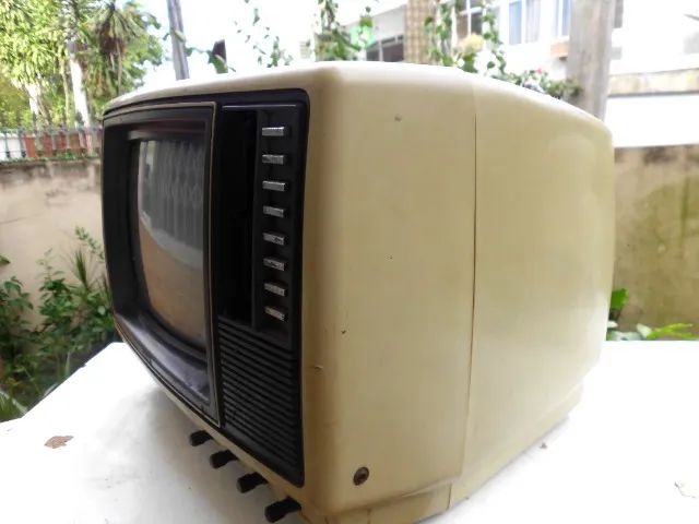 Tv antiga - marca Semp pra colecionador 13 polegadas, no estado, cor bege, com marcas de u - Foto 5