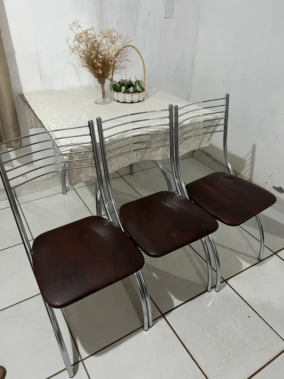 MESA + 3 CADEIRAS - R$: 500,00
