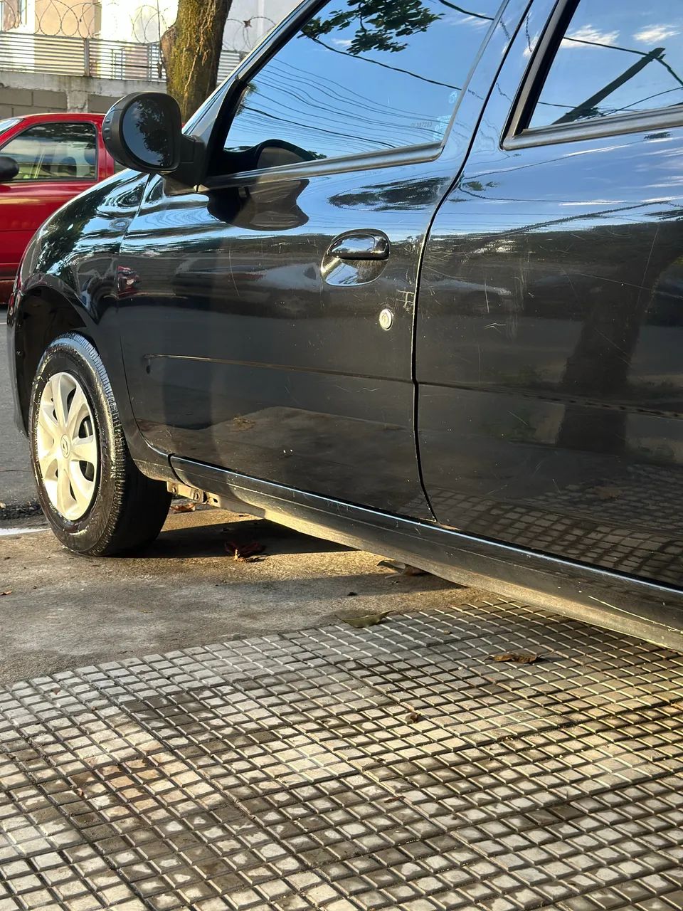 Alugo Renault Clio para motoristas de app - Foto 3