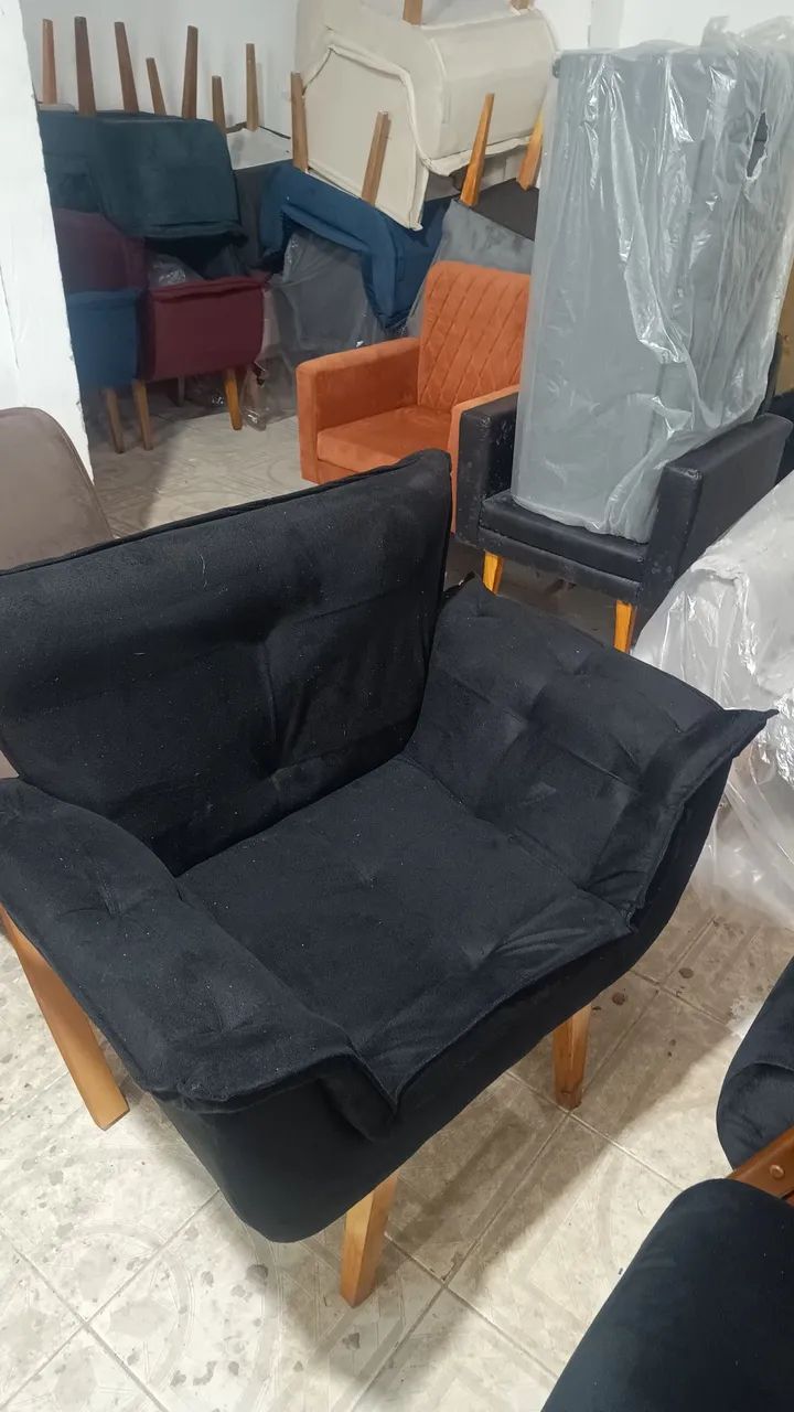 POLTRONA OPALA NOVA NO PLÁSTICO 