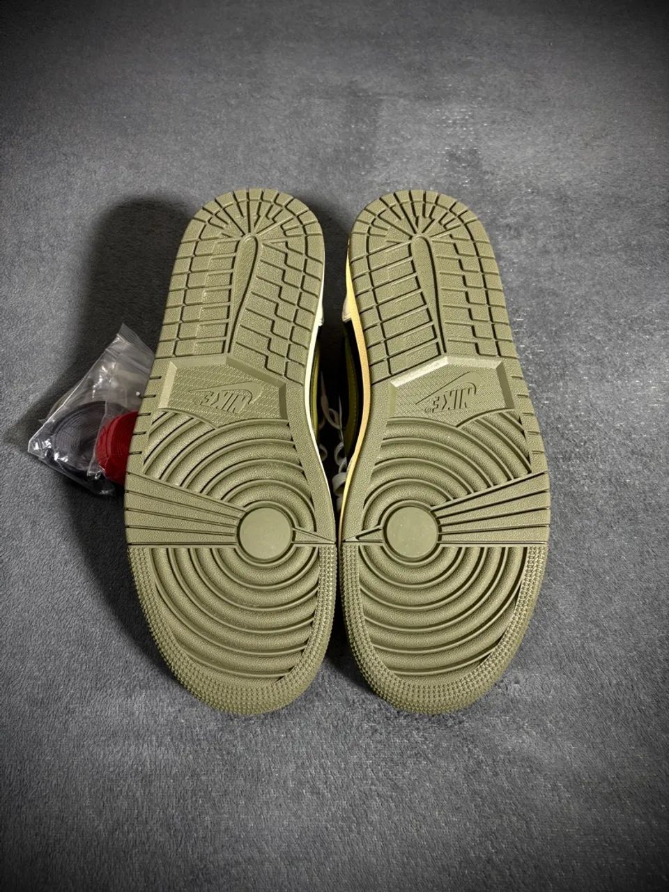 Travis Scott x Air Jordan 1 Low Olive 40 - Foto 4
