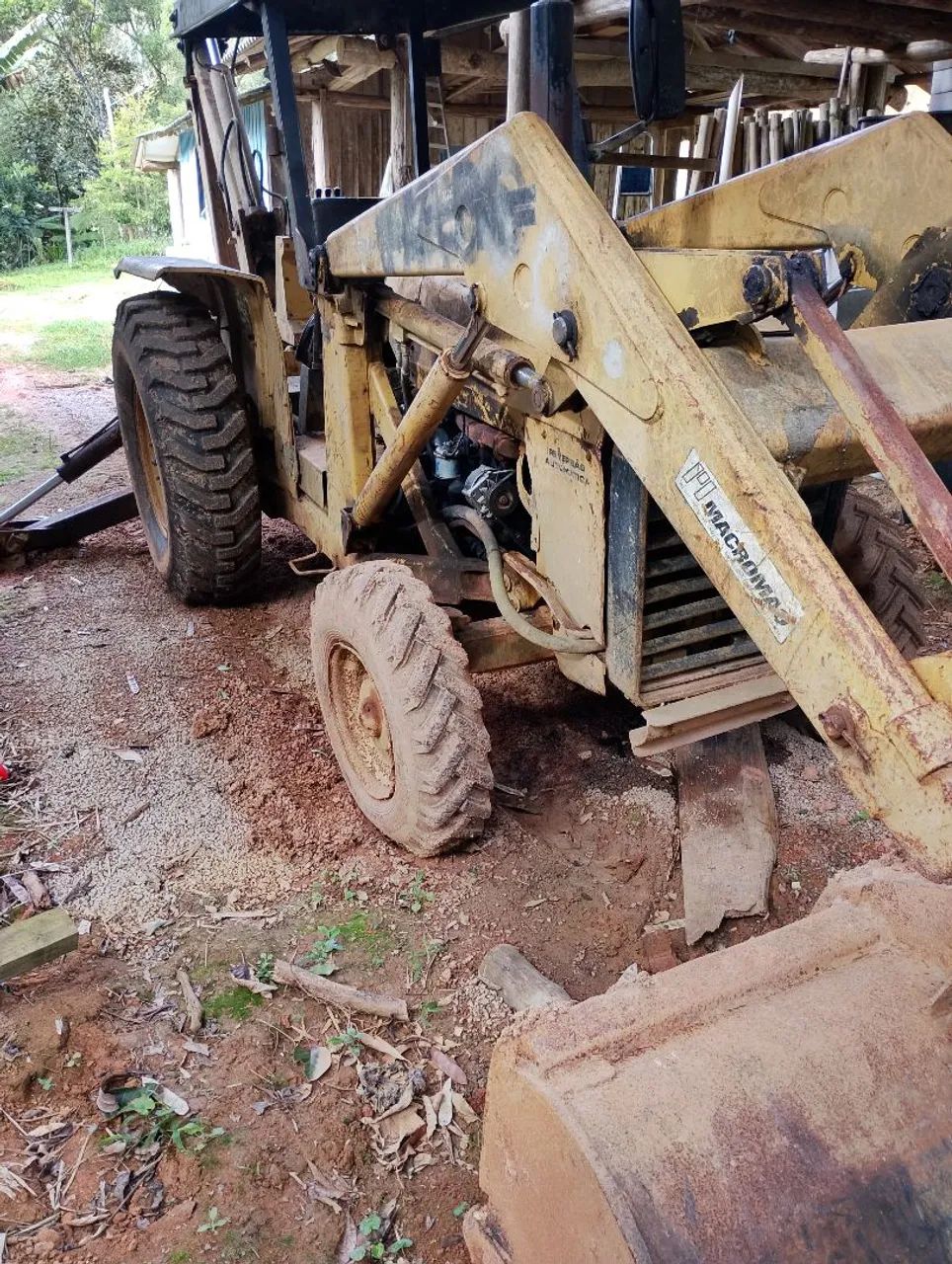 Vendo retroescavadeira MF86 - Foto 2