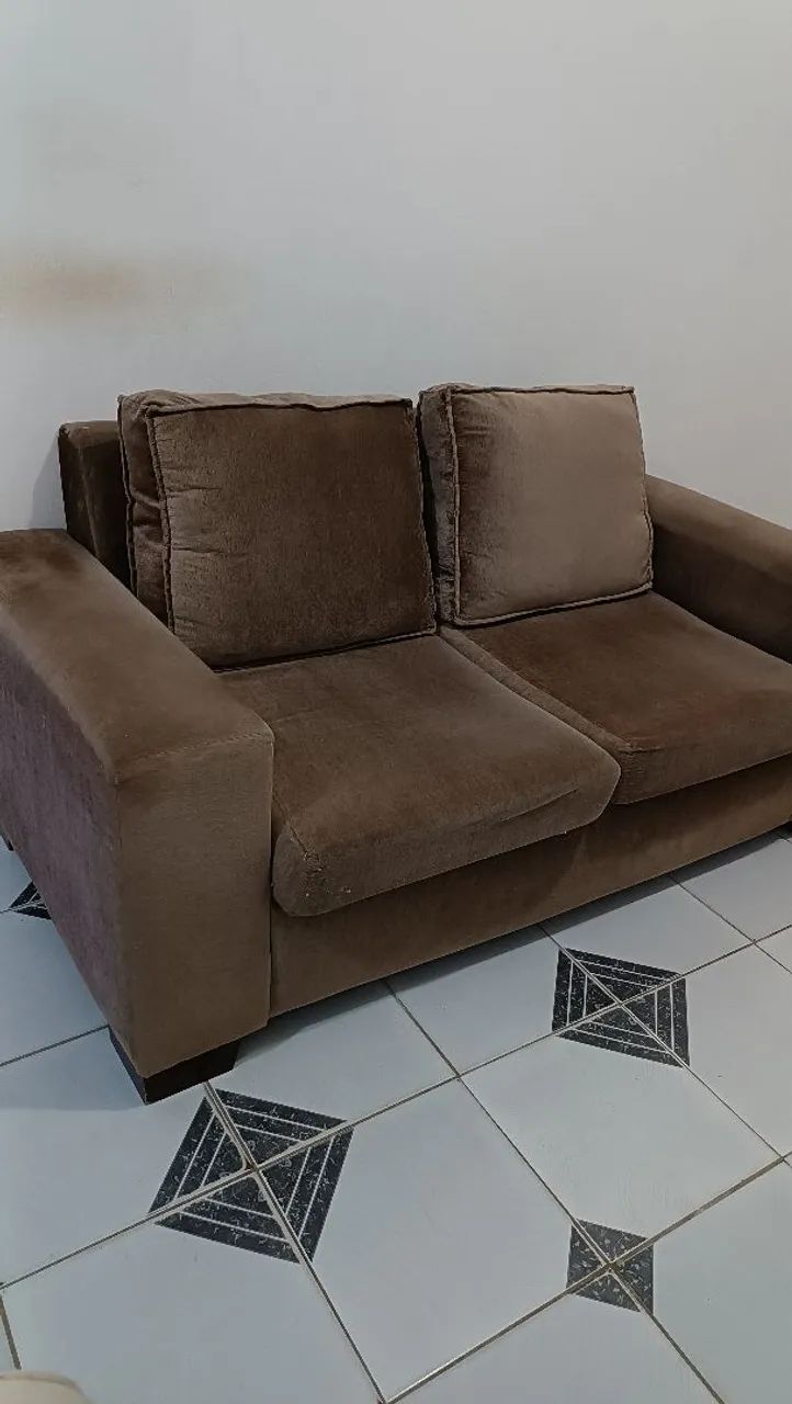 ?Sofá 2 Lugares Marrom em Suede - Bem Conservado - Foto 2