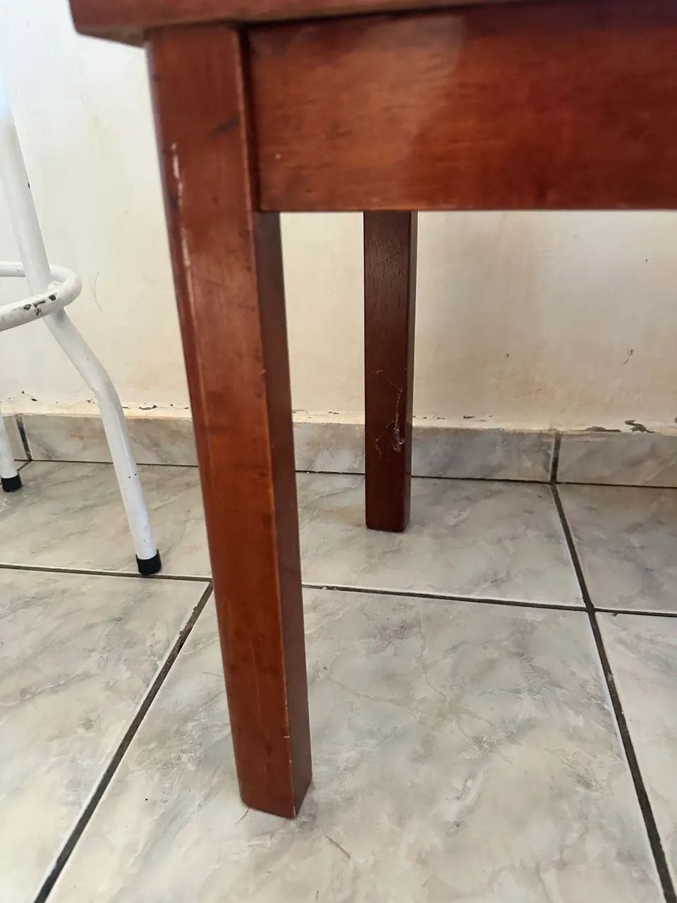 Selling a small side table470982795482910723