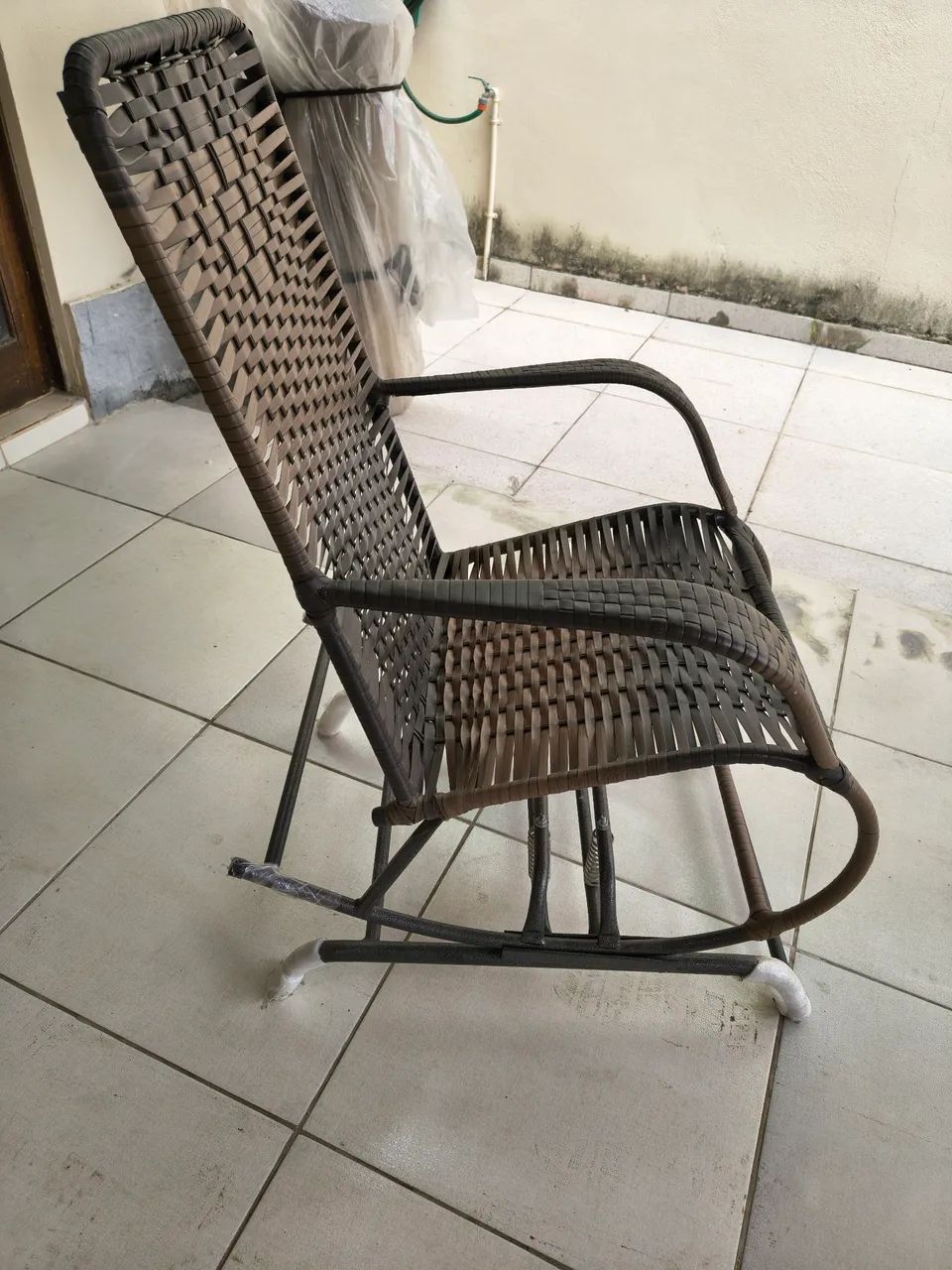 Cadeira de balanço fibra sintética nova - Foto 3