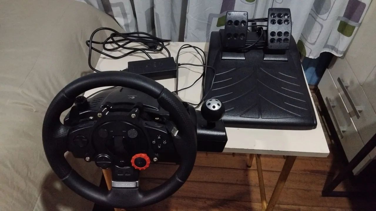 Volante Logitech Driving Force Gt