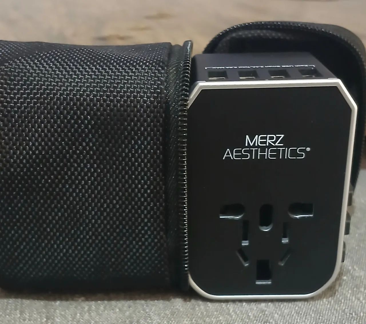 Adaptador Universal  de Viagem 