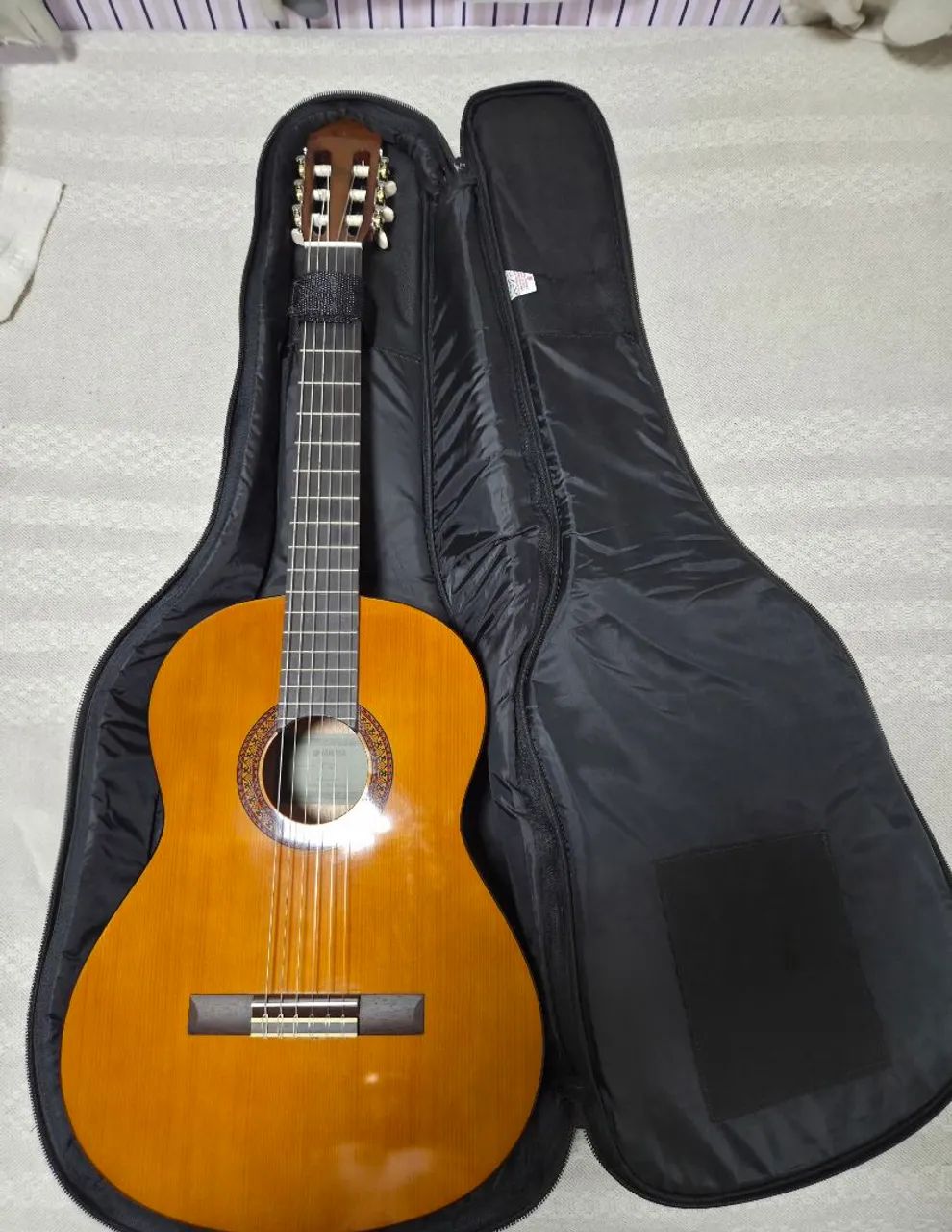 Violão Yamaha C45 com capa, 4 palhetas e capotraste - Foto 4