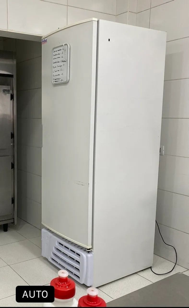 Freezer Frilux vertical para comércio 465litros 