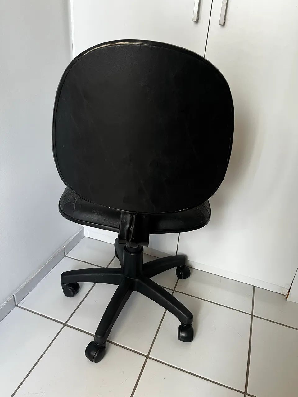 Vendo cadeira de escritório 360º - Foto 3