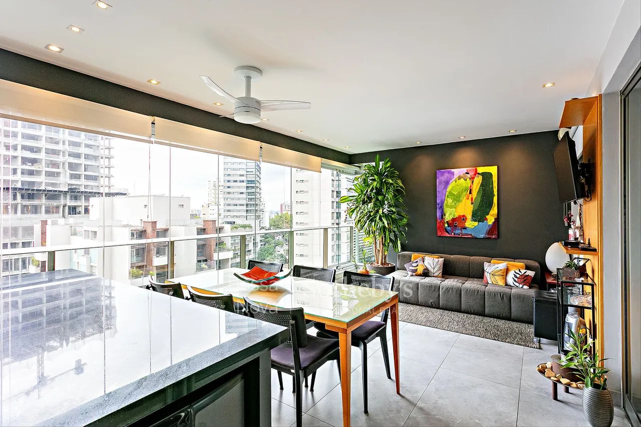 Varanda Gourmet e Living Integrado em Apartamento Impecável