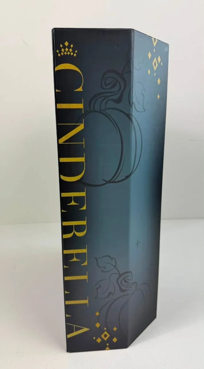 CINDERELLA DISNEY DESIGNER COLLECTION EDICAO LIMITADA 1 DE 9.800 - Foto 2