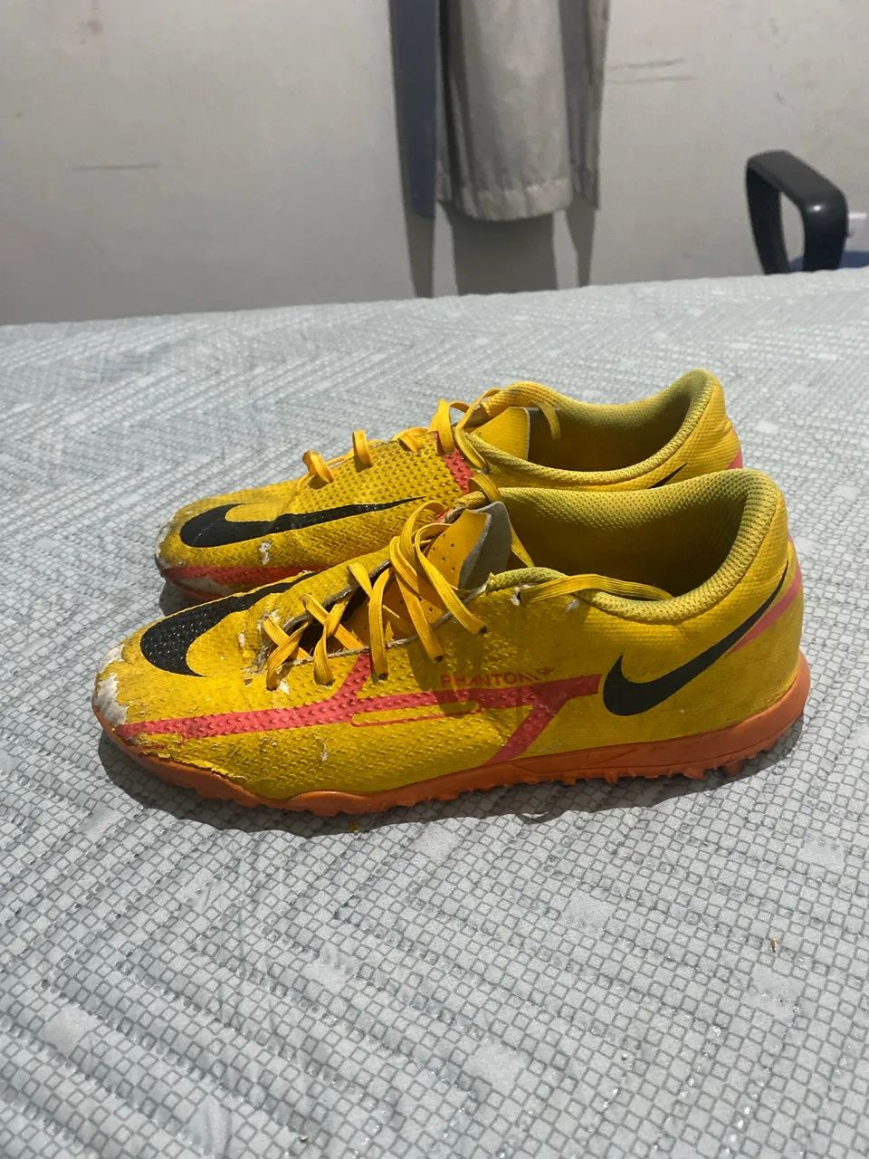 Vende-se chuteira Nike amarela  - Foto 3