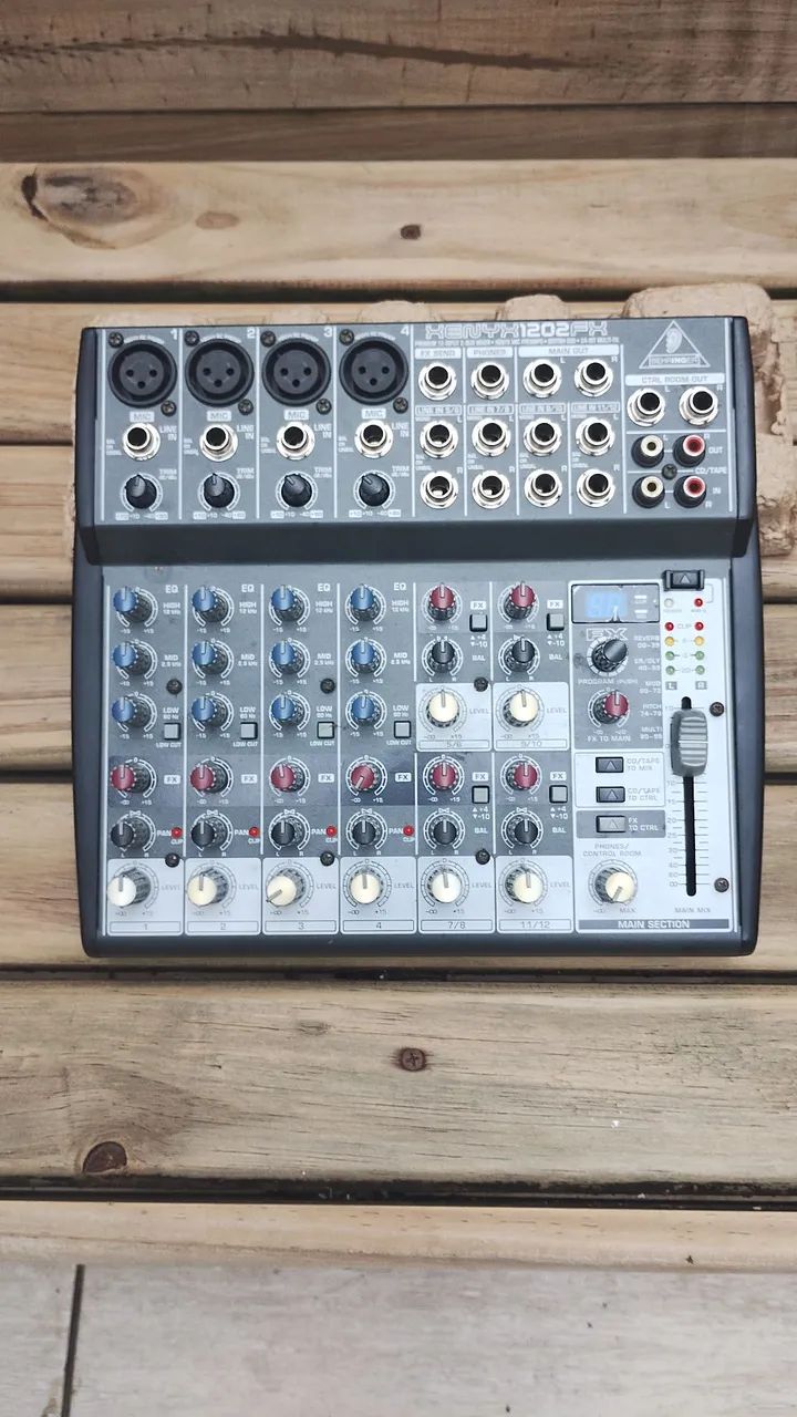 Mesa de Som Behringer Xenyx 1202FX - Excelente Estado - Foto 4