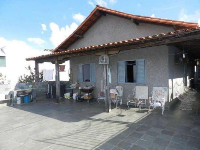 Casa em lote amplo, 3 quartos, quintal, 3 vagas - Foto 16