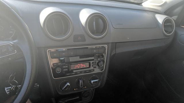 VW Voyage 1.6 Highline Automático 2015 - Foto 9