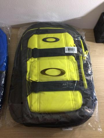Mochila Oakley - Original - 22 Litros - Nova e Sem Uso