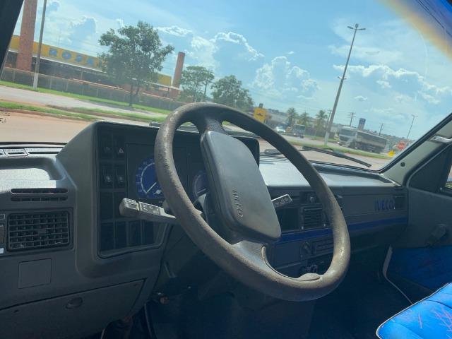 Caminhão vendo ou troco por Hilux ou s-10