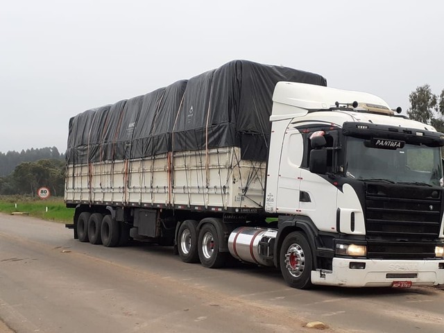 SCANIA 124 400 ANO 2004