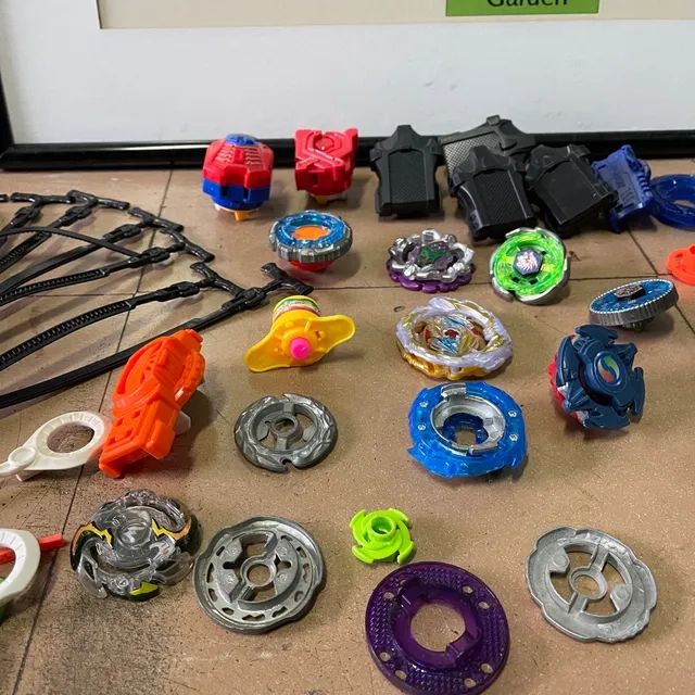Kit de beyblade com todos estes itens da foto - Foto 4