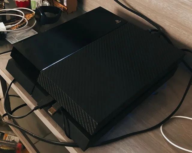 Ps4 modelo FAT Black piano, com SSD de 1 tera, único dono ,impecável, leia a descrição