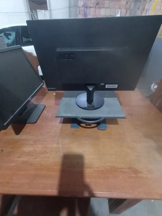 Vende-se suporte em metal com ajuste de altura e com rotação para monitor e Notebooks 150. - Foto 4