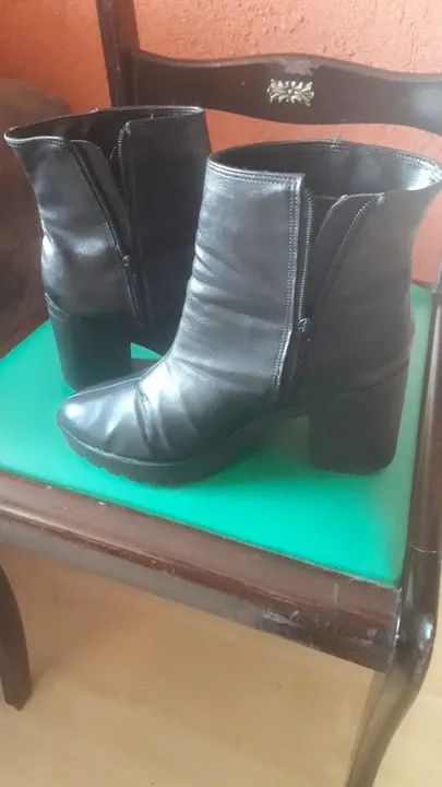 Bota cano curto feminina em couro sintético com zíper nº37 usada - Foto 5